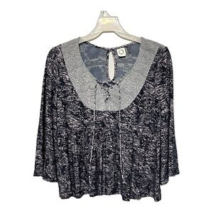 Akemi + Kin Gray Printed Flare Sleeve Cropped Top XXS